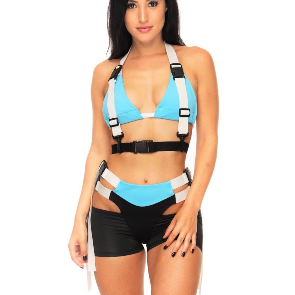 NWT! CUT IT OUT BUCKLE TWO PIECE SET